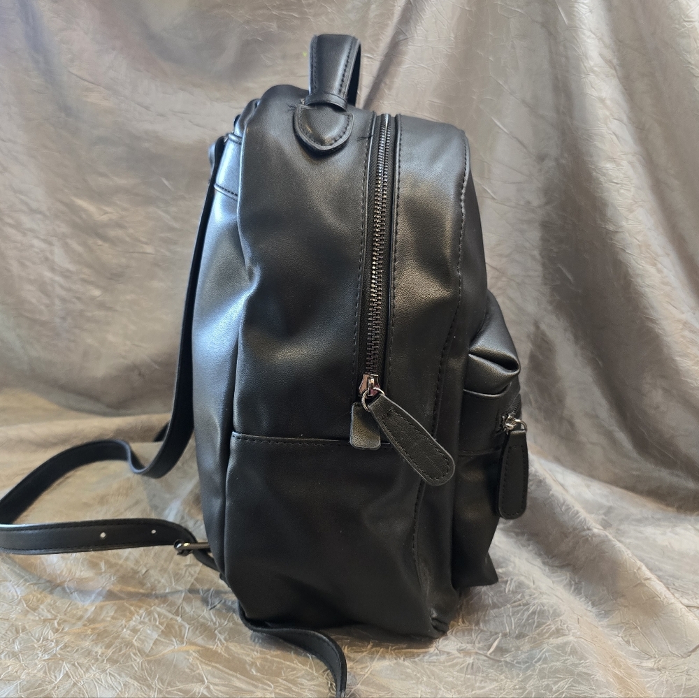 Elegant Black Faux Leather Men's Backpack NWOT - Picture 3 of 5